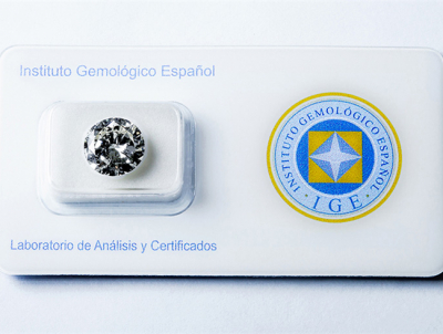 Diamante natural, talla brillante. Certificado IGE (Instituto Gemologico Español)