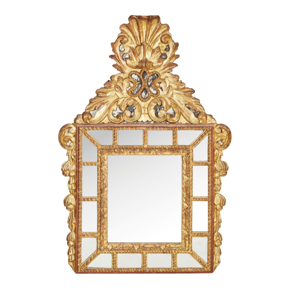 Espejo en madera tallada y dorada con decoración de veneras, tornapuntas y acantos, s.XVIII.