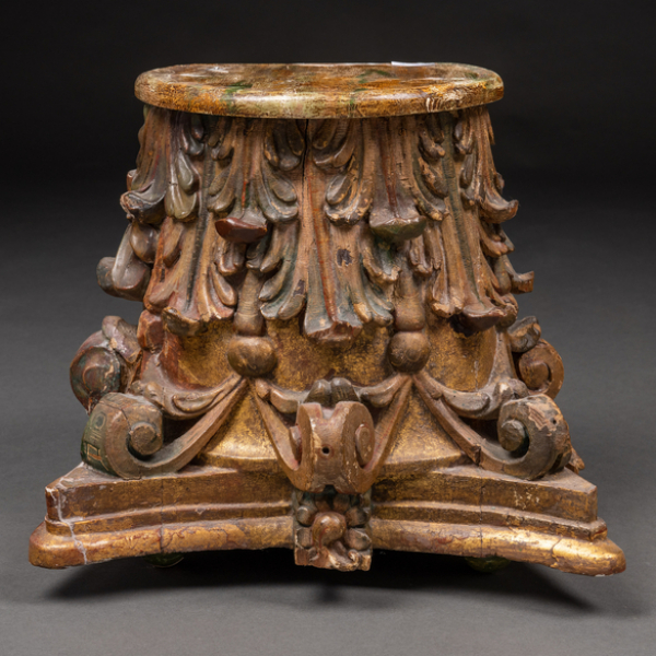 Peana en forma de capitel corintio en madera tallada y policromada. Siglo XX