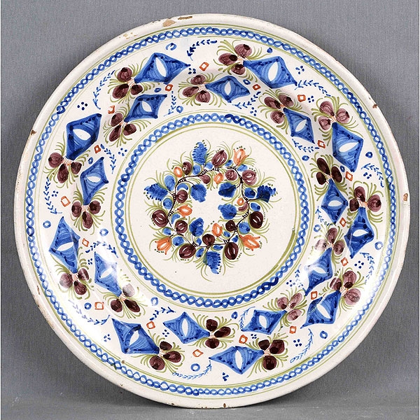 Gran plato. En cerámica española de MANISES