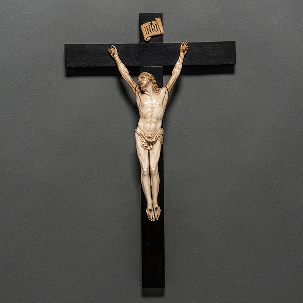 Figura de Cristo crucificado en marfil 