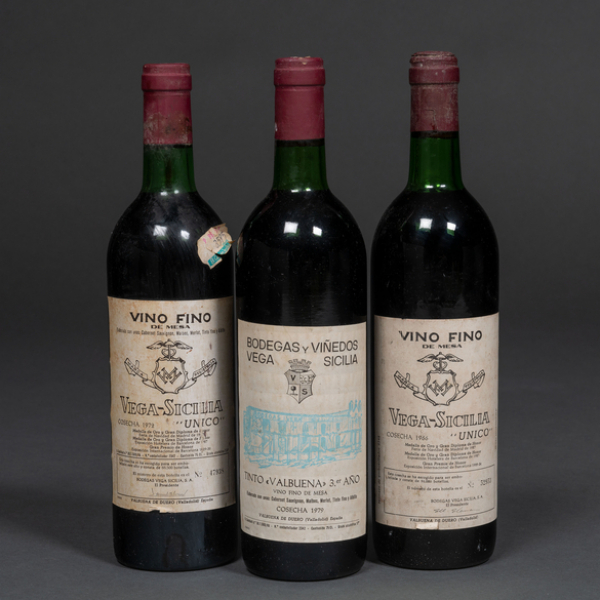 VEGA SICILIA - Conjunto de tres botellas de vino