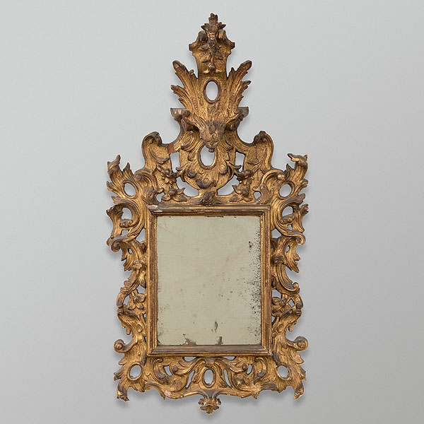 Espejo Italiano en madera tallada y dorada. Trabajo Italiano, Siglo XVIII