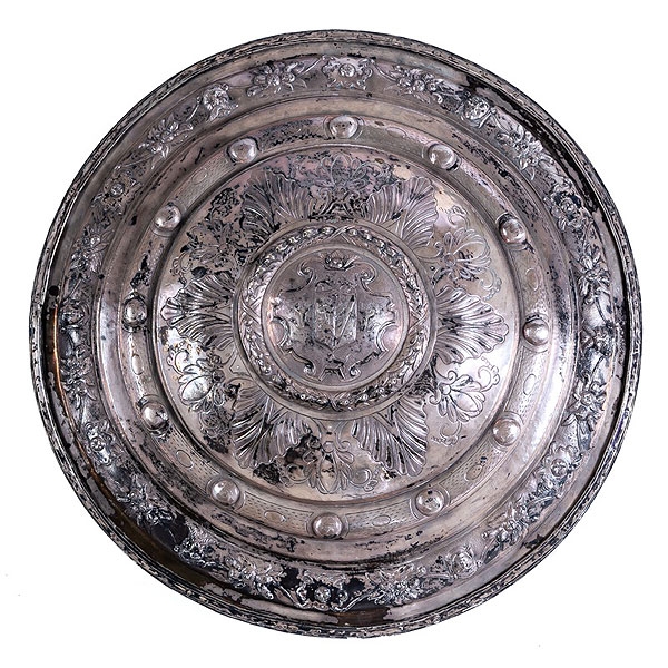 Lámpara votiva de plata con escudo