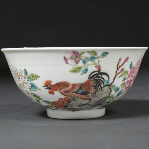 Cuenco en porcelana china familia rosa, época república. Trabajo Chino, Siglo XX