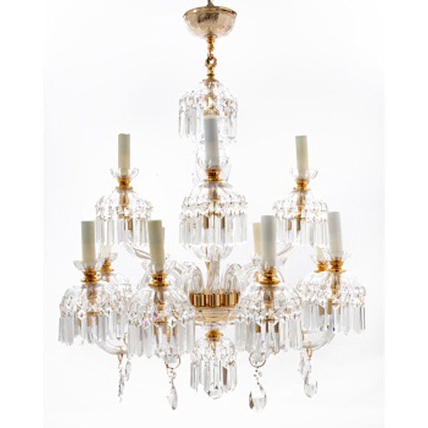 Lámpara de techo de 2 alturas y 12 brazos en cristal tallado y latón. Estilo Luis XVI.  Época: S. XX