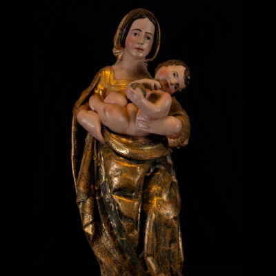 Importante Virgen Policromada con el Niño de la Bola, siglo XVI.