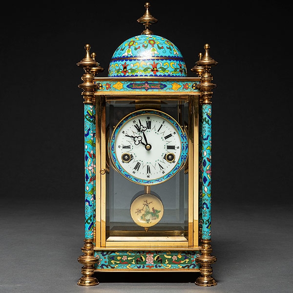 Reloj Chino en bronce dorado y esmalte cloisonné. Siglo XX