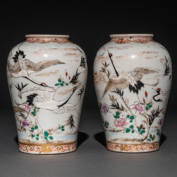 Pareja de jarrones en porcelana japonesa. Trabajo Japonés, Período Kutani, h. 1900