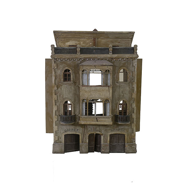 Maqueta de arquitecto fles. del s.XIX, en madera policromada, parte trasera con puertas abatibles.