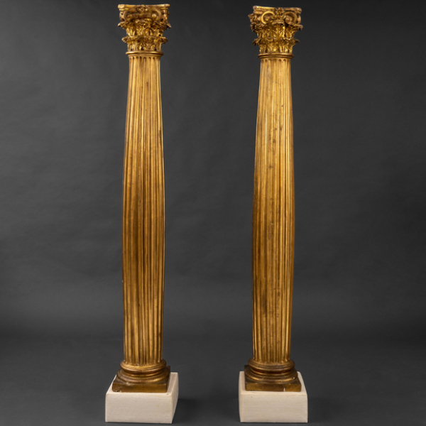 Pareja de columnas en madera tallada y dorada. Trabajo Español, Siglo XVIII