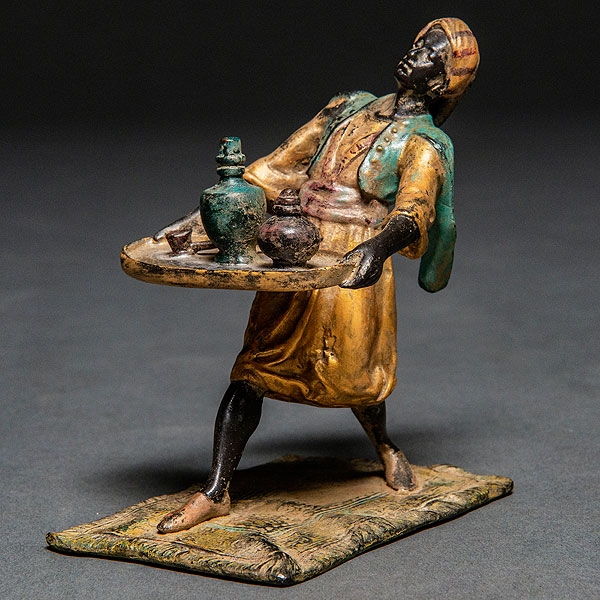 "Sirviente con Bandeja" Escultura realizada en bronce pintado a mano