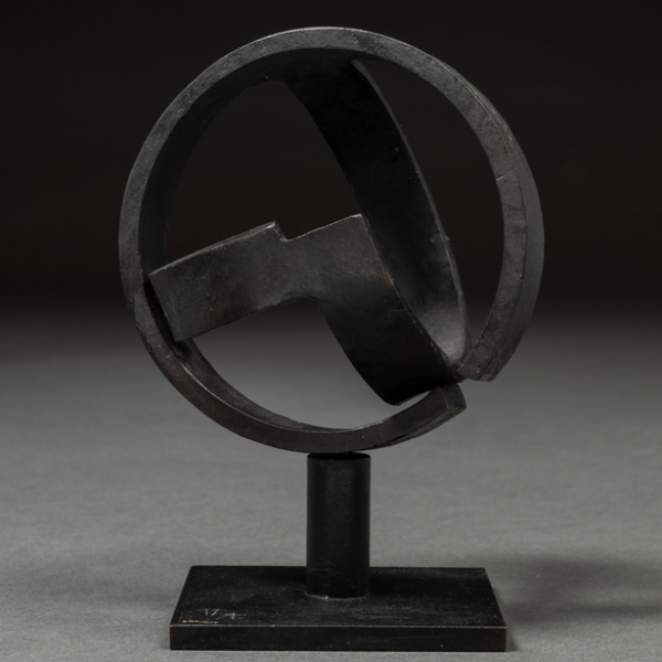 "Desocupación de la Esfera" Escultura realizada en hierro.  JORGE OTEIZA (Orio, 1908-2003)