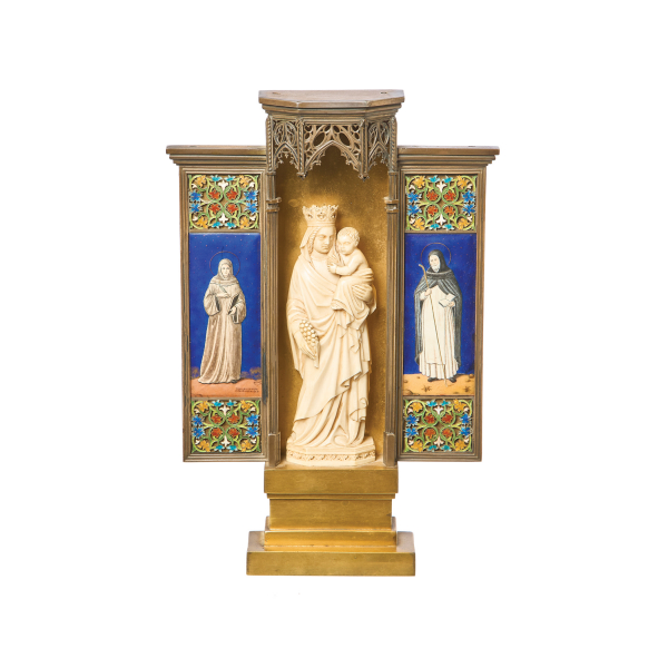 Tríptico estilo Neogótico en bronce dorado con representación de la Virgen con el Niño en hueso y figuras de santos esmaltados, s.XX. Manufactura Talleres d’Arte Hipódromo, Madrid.