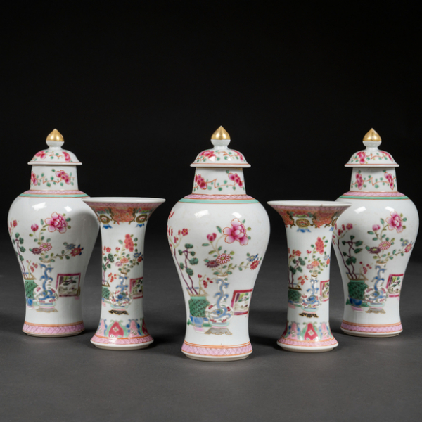 Guarnición de cinco jarrones en porcelana china familia rosa para la exportación época Qing.