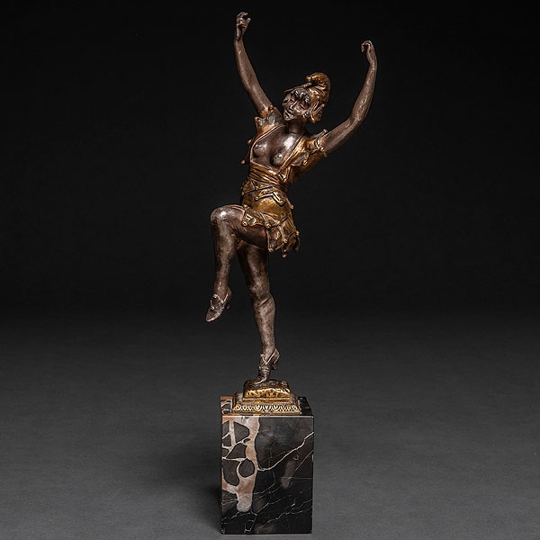 "Danzarina" Figura de bulto redondo realizada en bronce dorado y bronce pavonado