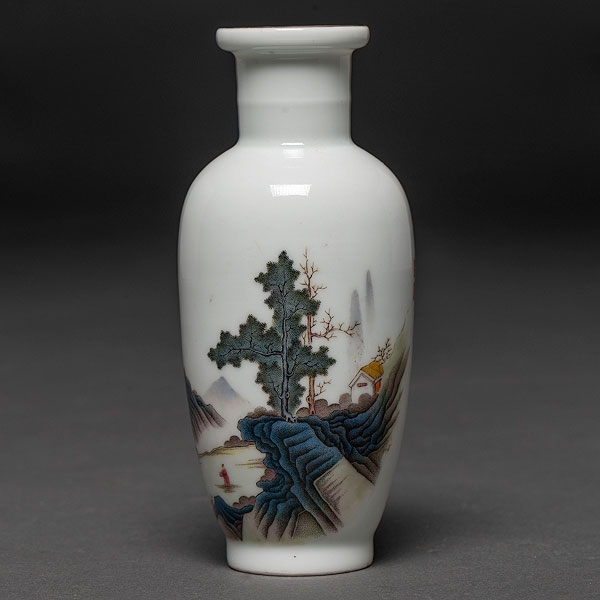 "Escena de Paisaje" Jarrón en porcelana china época república. Trabajo Chino, Siglo XX