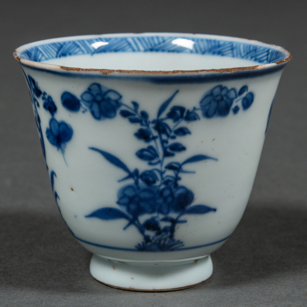 Tazita China en porcelana china azul y blanca del siglo XVIII