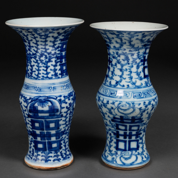 Pareja de jarrones chinos en porcelana azul y blanca. Trabajo Chino, Siglo XIX