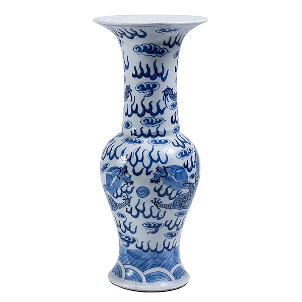 Jarrón de porcelana china azul y blanca con dragón