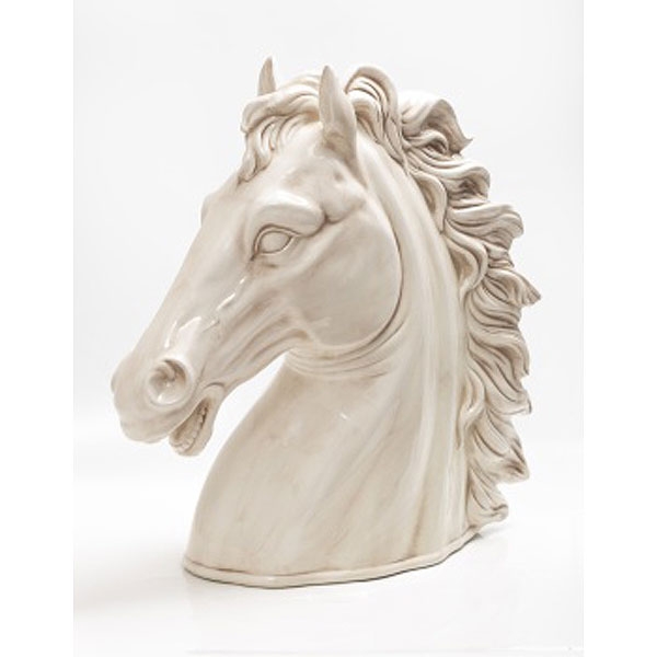 Figura en cerámica esmaltada en blanco representando busto de caballo.