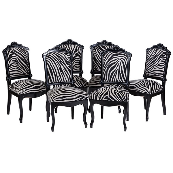 Seis sillas lacadas en negro