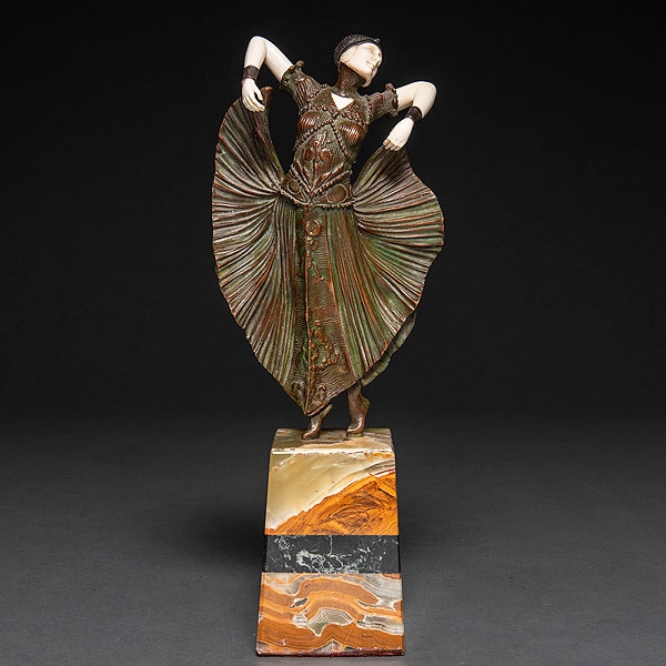 "Danzarina" Figura crisolefantina realizada en bronce y marfil tallado. Siglo XX