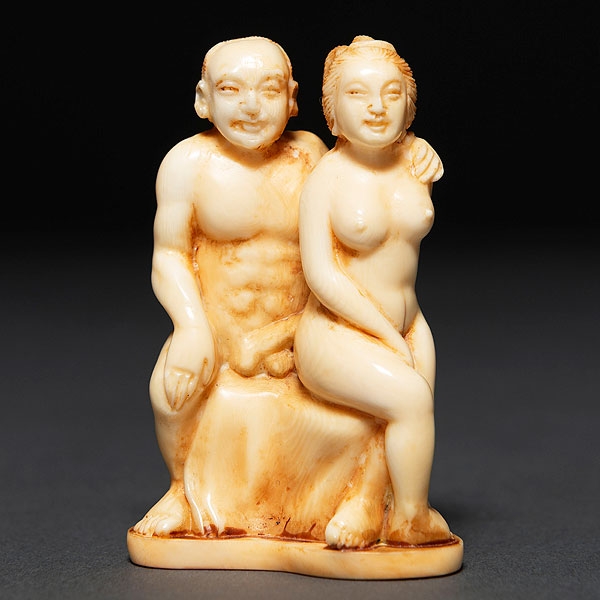 "Escena Erótica" Grupo escultórico realizado en marfil de morsa. Trabajo Chino, Siglo XIX 