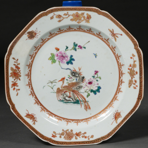 Plato poligonal en porcelana de Compañía de Indias, Familia rosa, Dinastia Qing(1736-95)