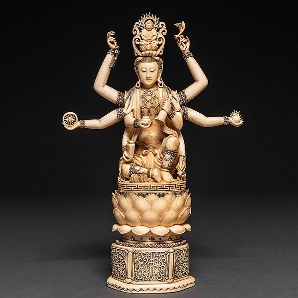 "Diosa Shiva" Figura de bulto redondo en marfil tallado. Trabajo Chino, Finales del siglo XIX-XX