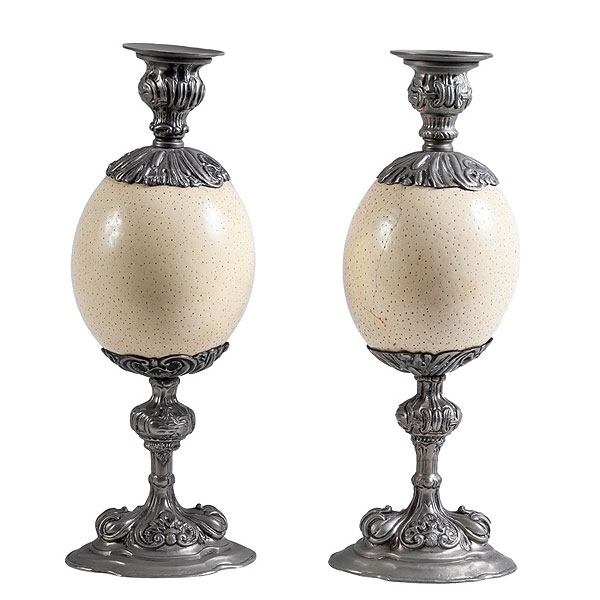 Gabriella Crespi Pareja de candeleros con huevos de avestruz