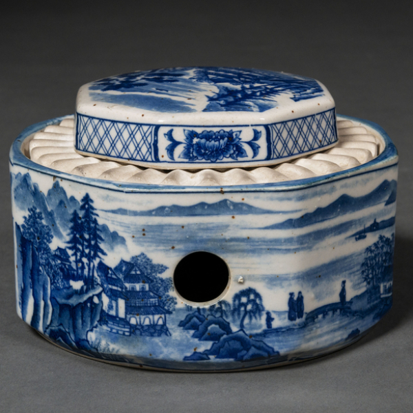 Incensario poligonal en porcelana Japonesa azul y blanca. Siglo XIX
