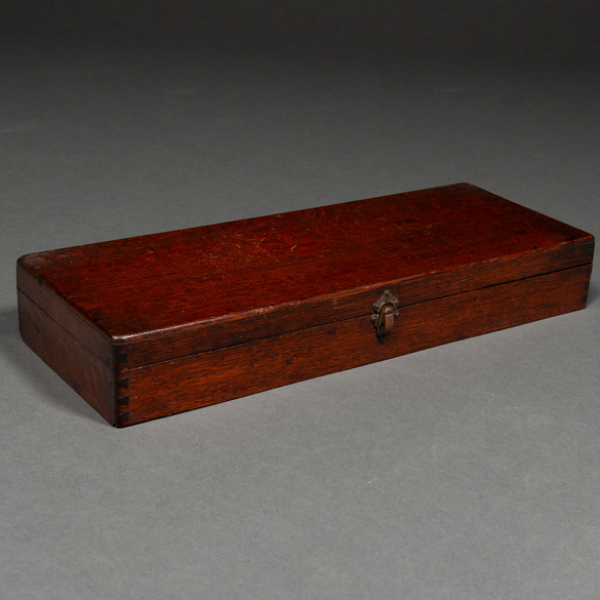 Caja de sellos rectangular en madera de roble del siglo XIX