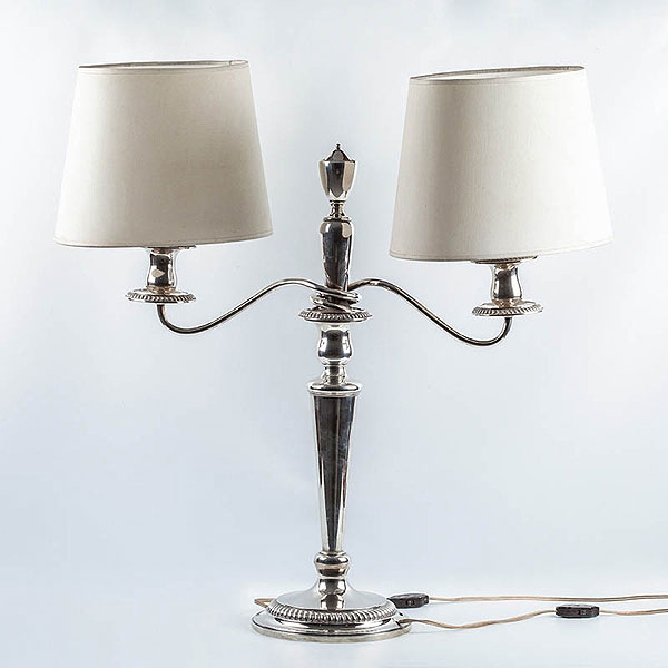 Gran lampara-candelabro vintage de dos luces, de estilo 'art-nouveau'