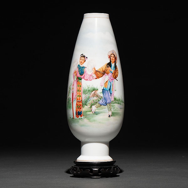 "Campesinos en el campo" Jarrón en porcelana China. Trabajo Chino, Siglo XX