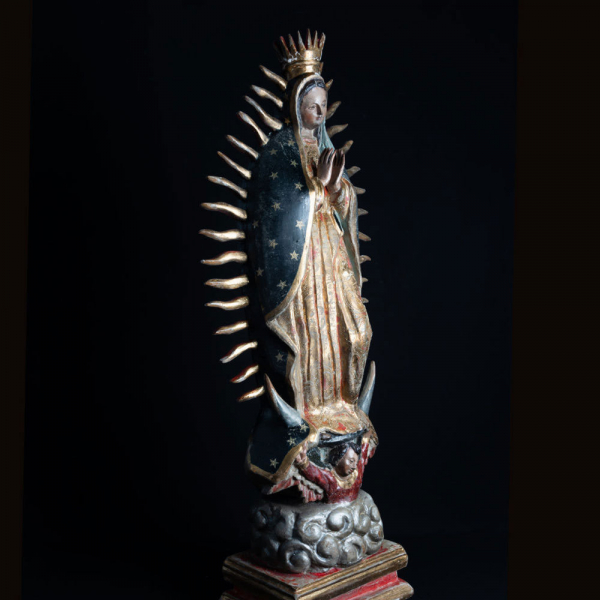 Muy Importante Gran Virgen de Guadalupe en Talla Policromada y Dorada , escuela colonial Mexicana del siglo XVII, Virreinato de Nueva España.