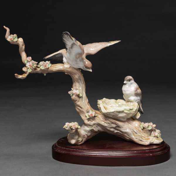 "Pájaros en el nido" Grupo escultórico realizado en porcelana esmaltada de Lladró.
