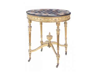 Mesa estilo neoclásico con patas doradas y mármol