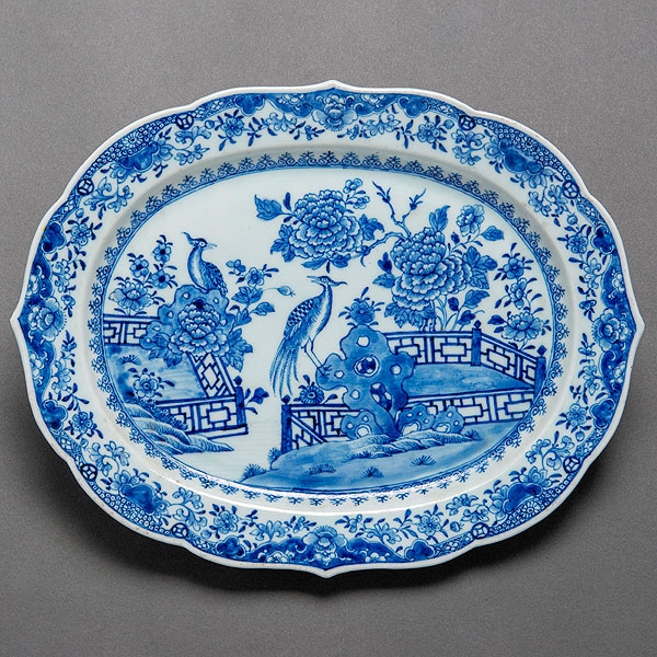 Fuente en porcelana china azul y blanca