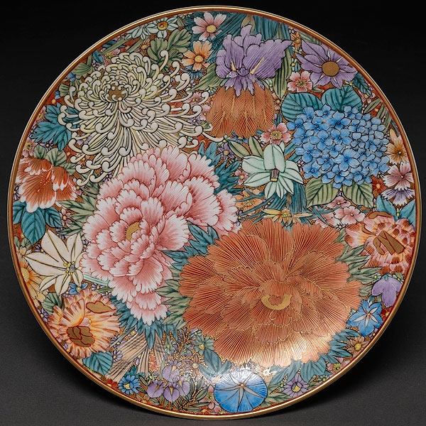 Plato circular realizado en porcelana japonesa. h. 1920