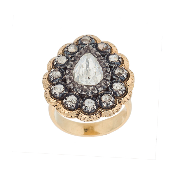 Sortija estilo isabelino en oro y vistas en plata con diamantes talla rosa perilla y 3/3.