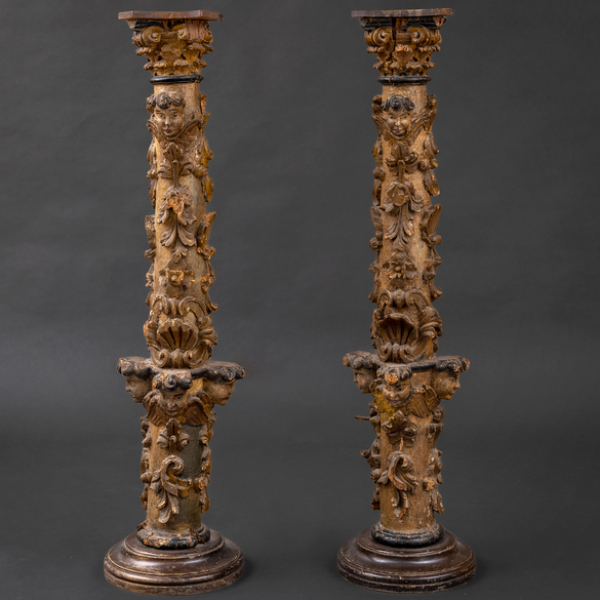 Pareja de columnas en madera tallada y policromada. Trabajo Español, Siglo XVIII