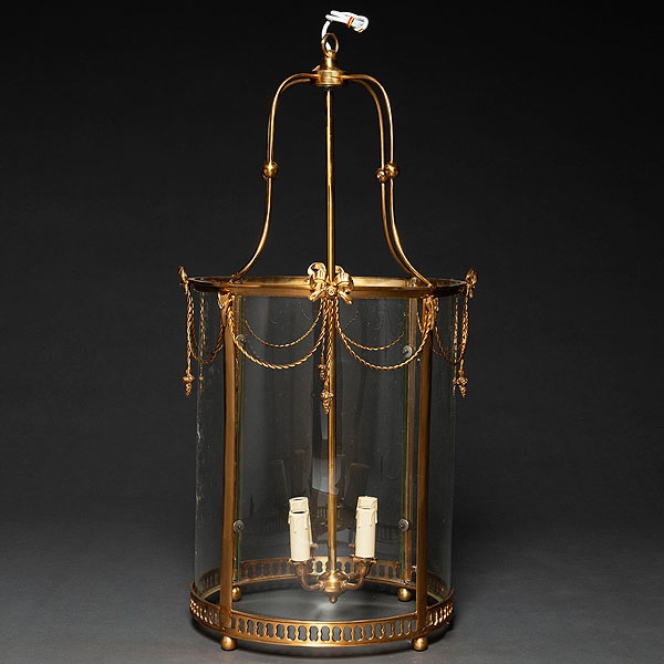 Lámpara de techo estilo Luís XVI en forma de farol de cuatro luces en bronce. Siglo XX