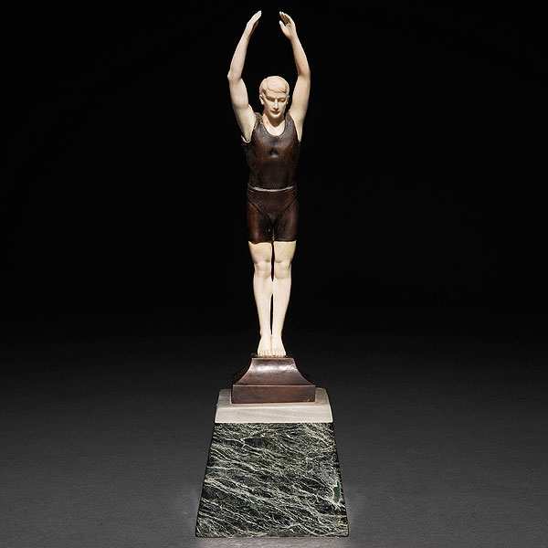 Figura crisolefantina realizada en bronce y marfil
