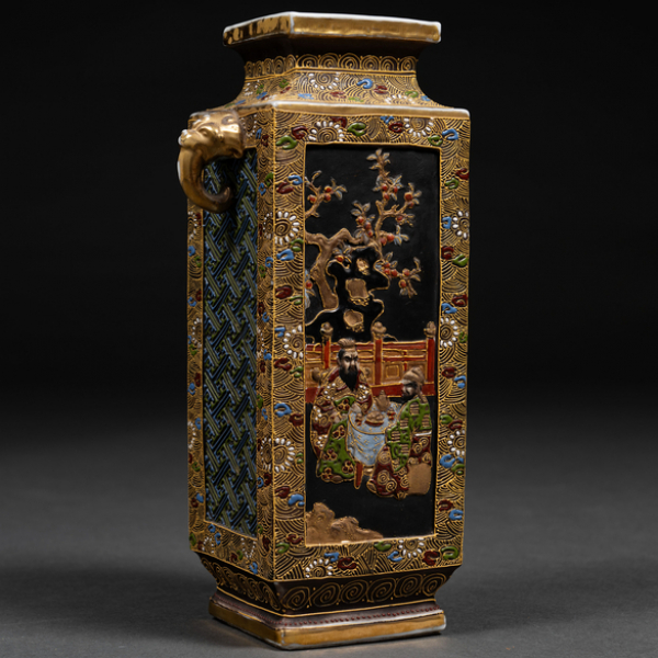 Jarrón japonés en porcelana Satsuma del siglo XIX