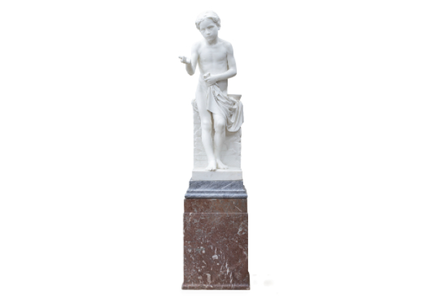 Niño, con un paño.  Mármol blanco, sobre peana de mármol. Firmado C. Nicoli. Sculp.  Escuela Italiana, Carlo Nicoli y Manfredi, Carrara, (1843-1915). 