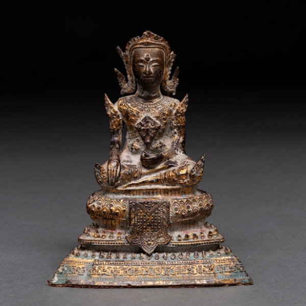 &quot;Buda&quot; Escultura de bulto redondo en bronce dorado. Siglo XIX-XX