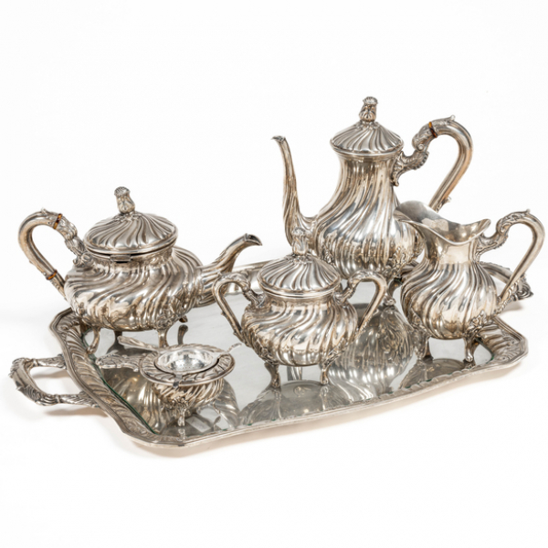 Juego de café en plata española y punzonada del siglo XX.