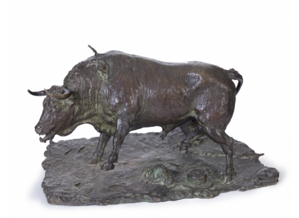 Mariano Benlliure y Gil (Valencia, 1862- Madrid, 1947). "Toro herido por estoque". Escultura fundida en bronce.