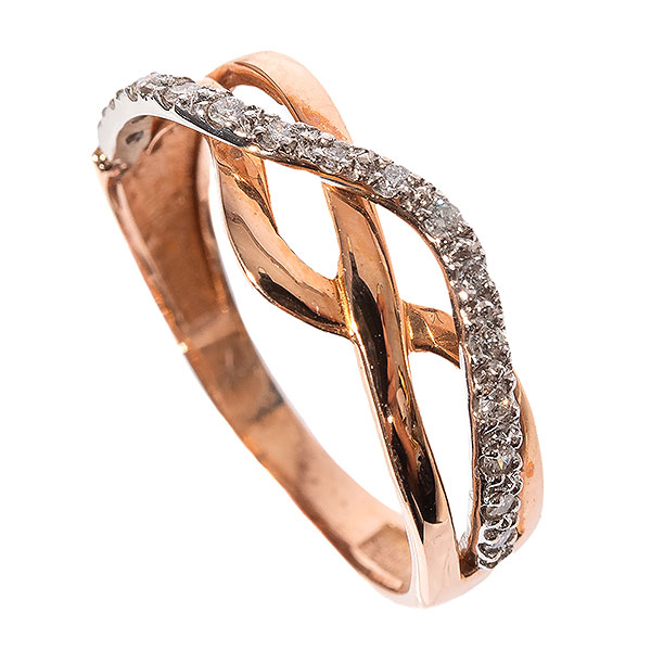 Sortija de centro cruzado en oro blanco y oro rosa con onda en pavé de diamantes talla brillante, 0,18 ct aprox.